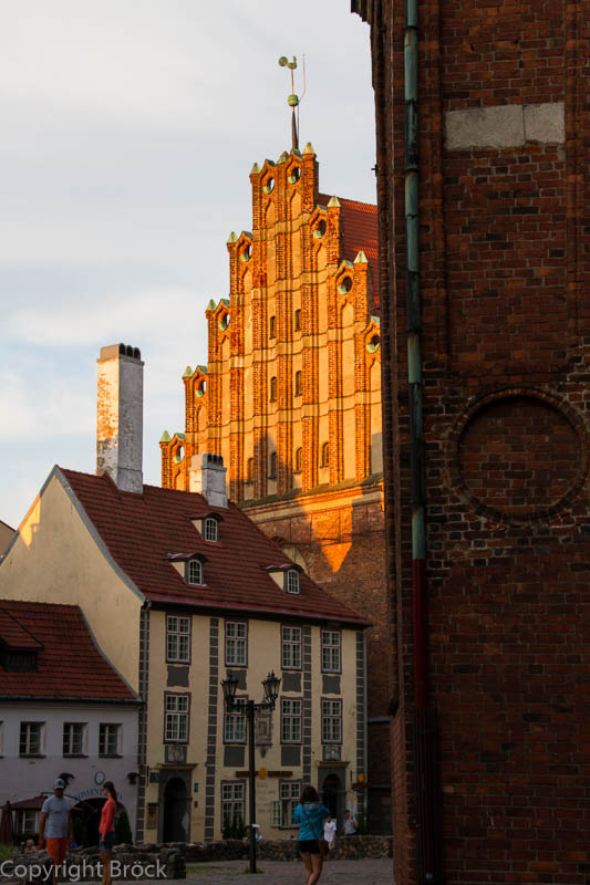 Riga Altstadt mit  ältestem gemauerten Gebäude (ehem. St. Georgs-Kirche links)