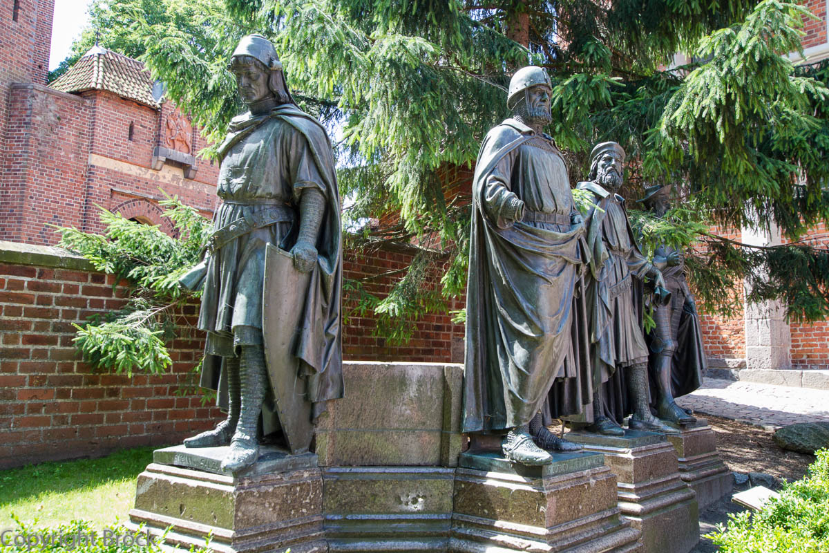 Malbork (Marienburg) Bronzestatuen bedeutender Hochmeister des Deutschen Ordens