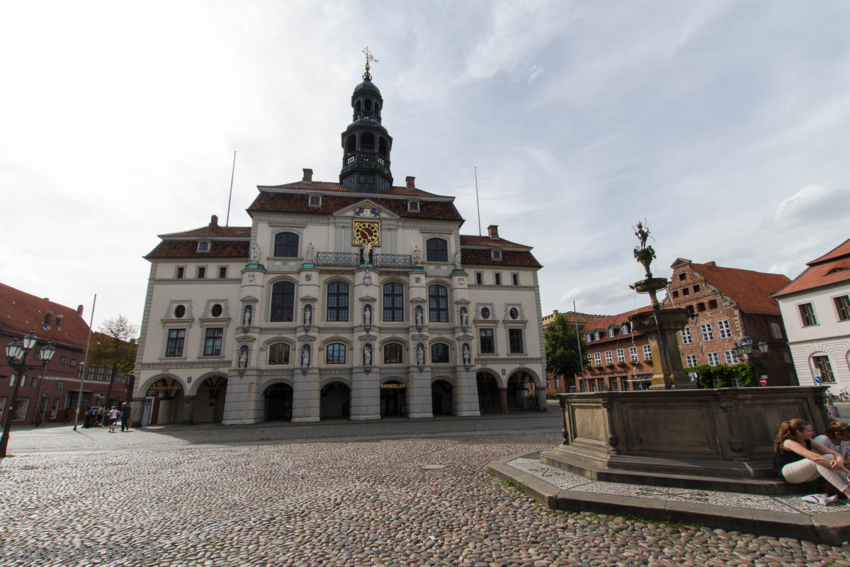 Rathaus, Marktplatz, Luna-Brunnen