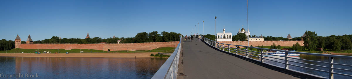 Der Kreml von Groß Nowgorod (Panorama von der Handelsseite her)