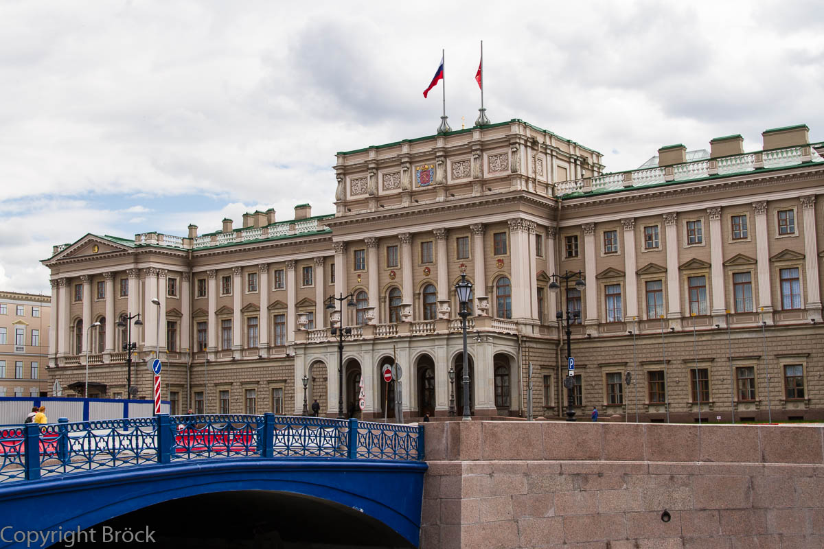 Am Isaak-Platz, Blaue Brücke über die Mojka, Marienpalais (heute Sitz des Stadtparlaments)