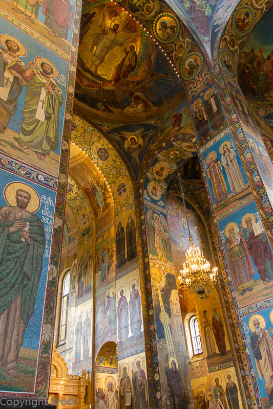 Innenansicht der Christi-Auferstehungs-Kirche (Erlöser-Kirche Auf Dem Blute), Wand- und Säulen-Mosaiken