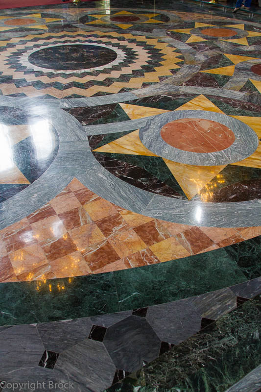 Innenansicht der Christi-Auferstehungs-Kirche (Erlöser-Kirche Auf Dem Blute), Fußboden-Mosaik