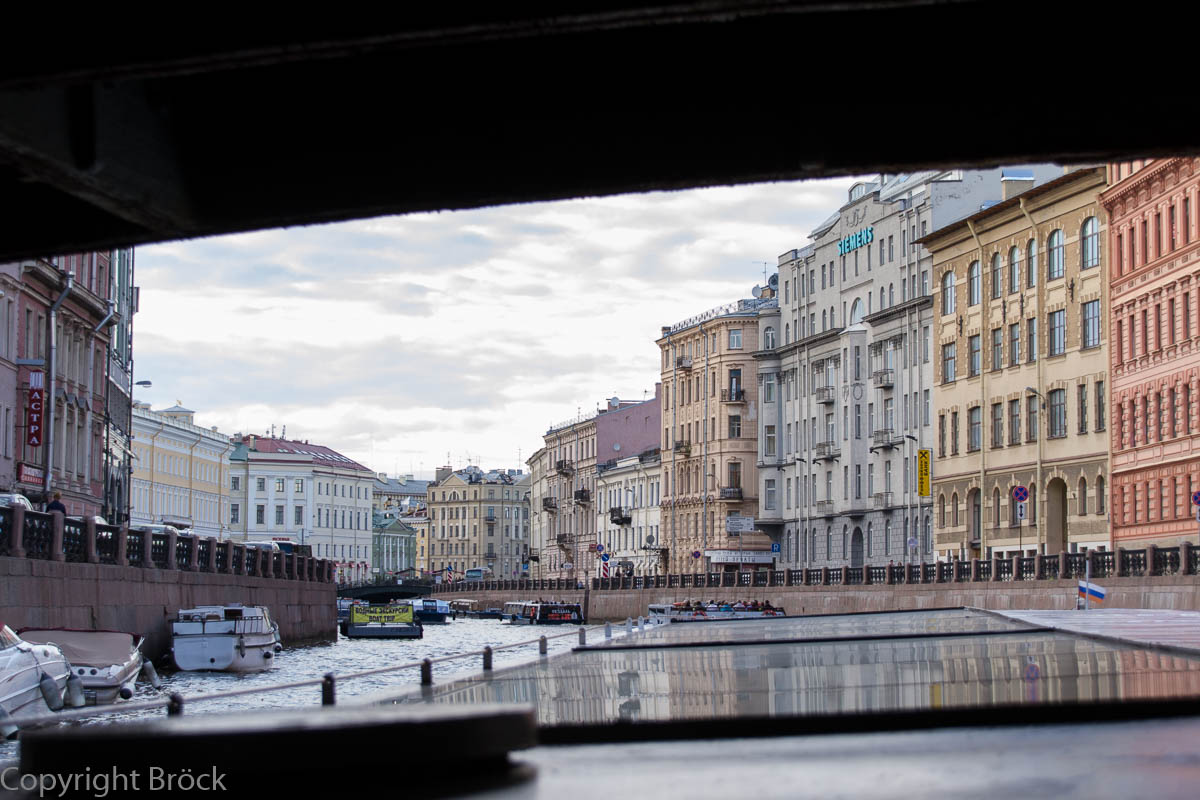 Mit dem Boot durch St. Petersburg: Auf der Mojka