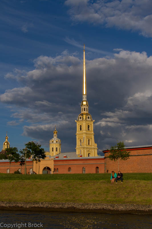 Mit dem Boot durch St. Petersburg: Auf der Newa, Rund um die Peter-Paul-Festung