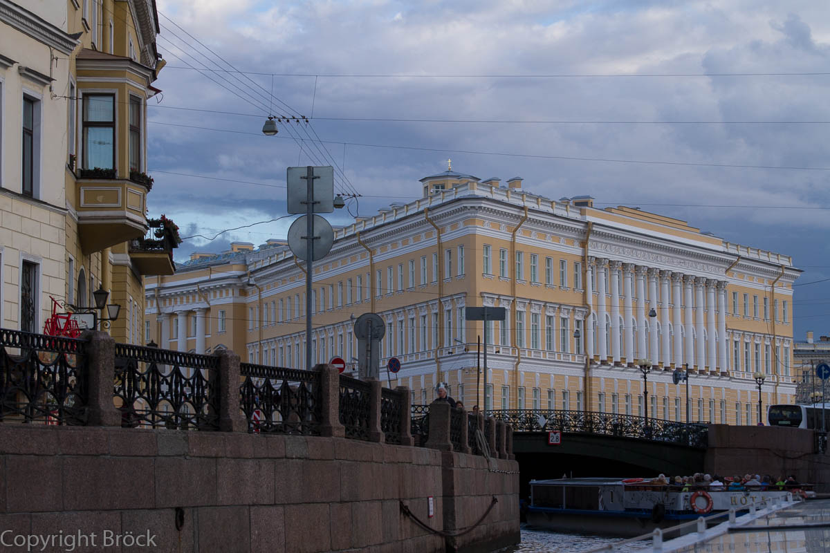 Mit dem Boot durch St. Petersburg: Auf der Mojka, Generalstabsgebäude