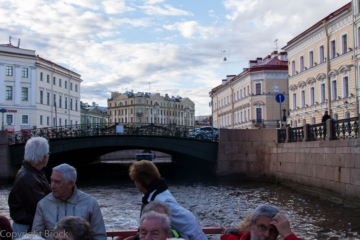 Mit dem Boot durch St. Petersburg: Auf der Mojka, Sänger-Brücke
