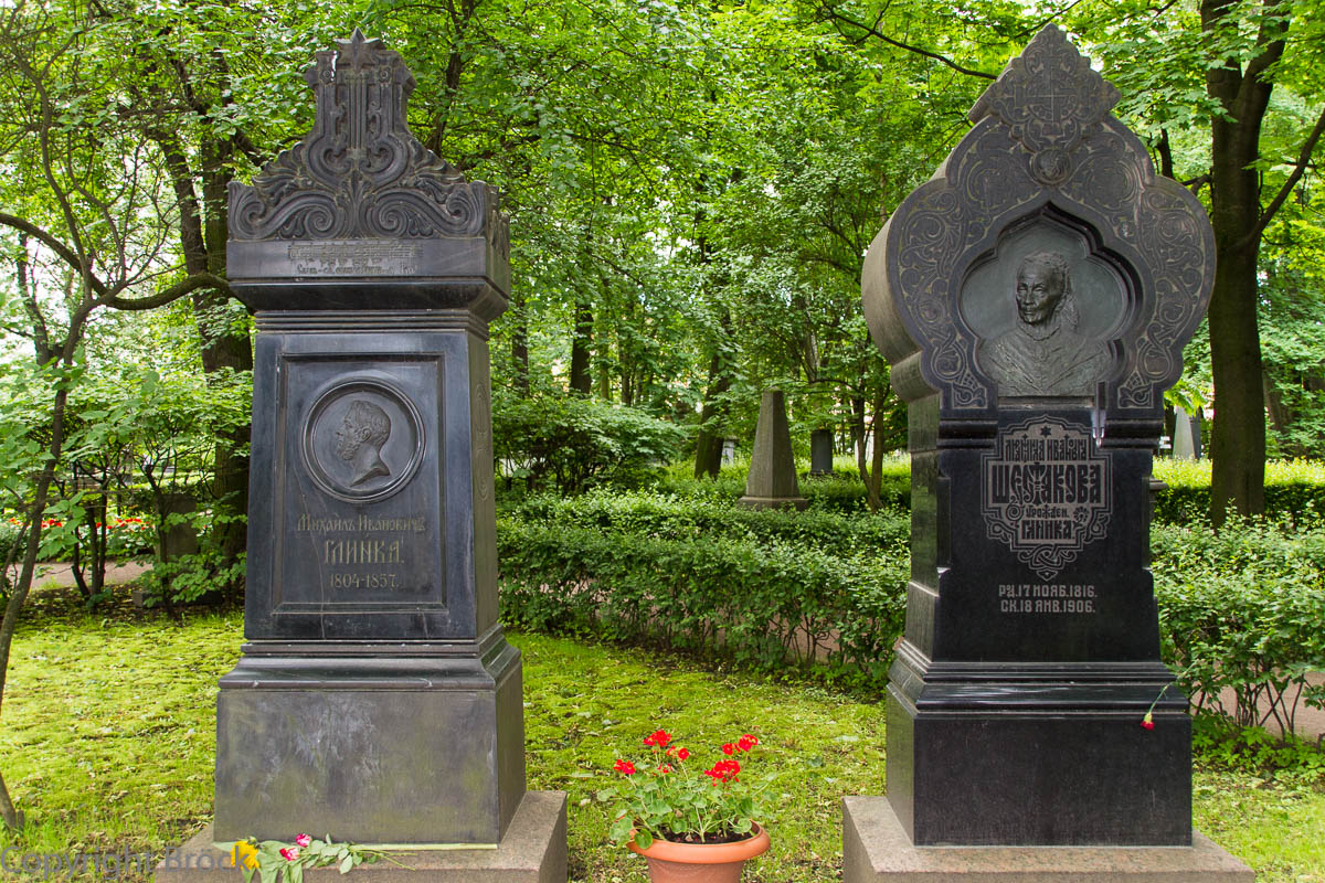 Tichwinskoje-Friedhof im Alexander-Newski-Kloster, Grabmal des Komponisten Glinka