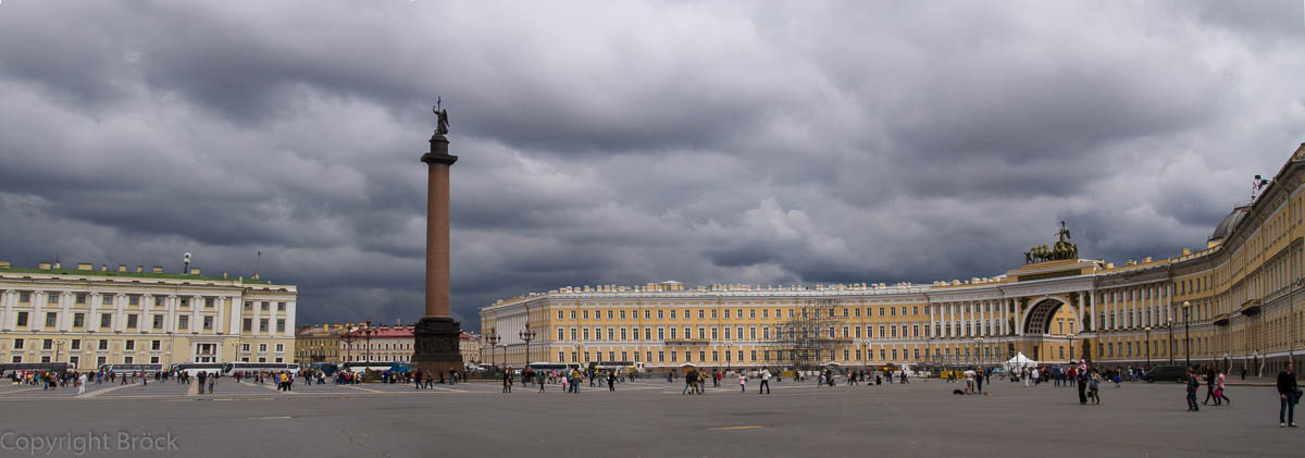Schlossplatz mit Alexander-Säule und Generalstabs-Gebäude (Panorama)